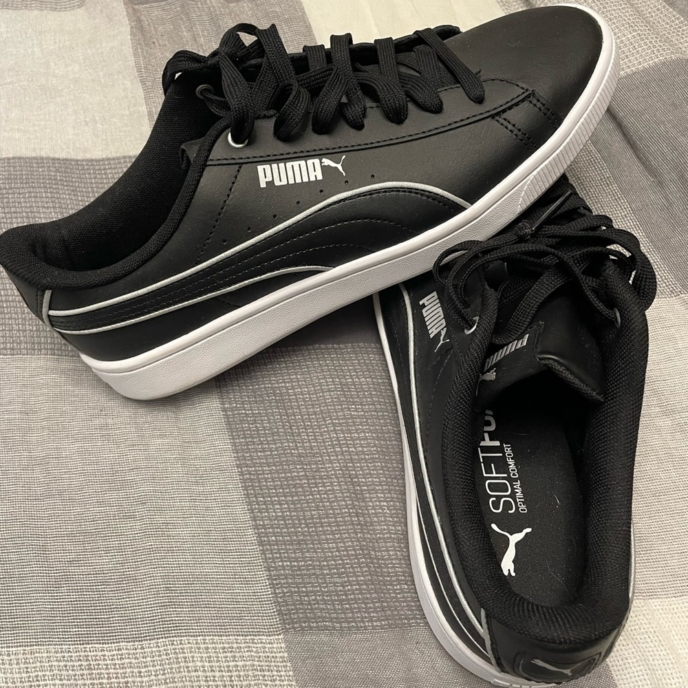 PUMA SNEAKERS SIZE 9! Worn 1 time only :)